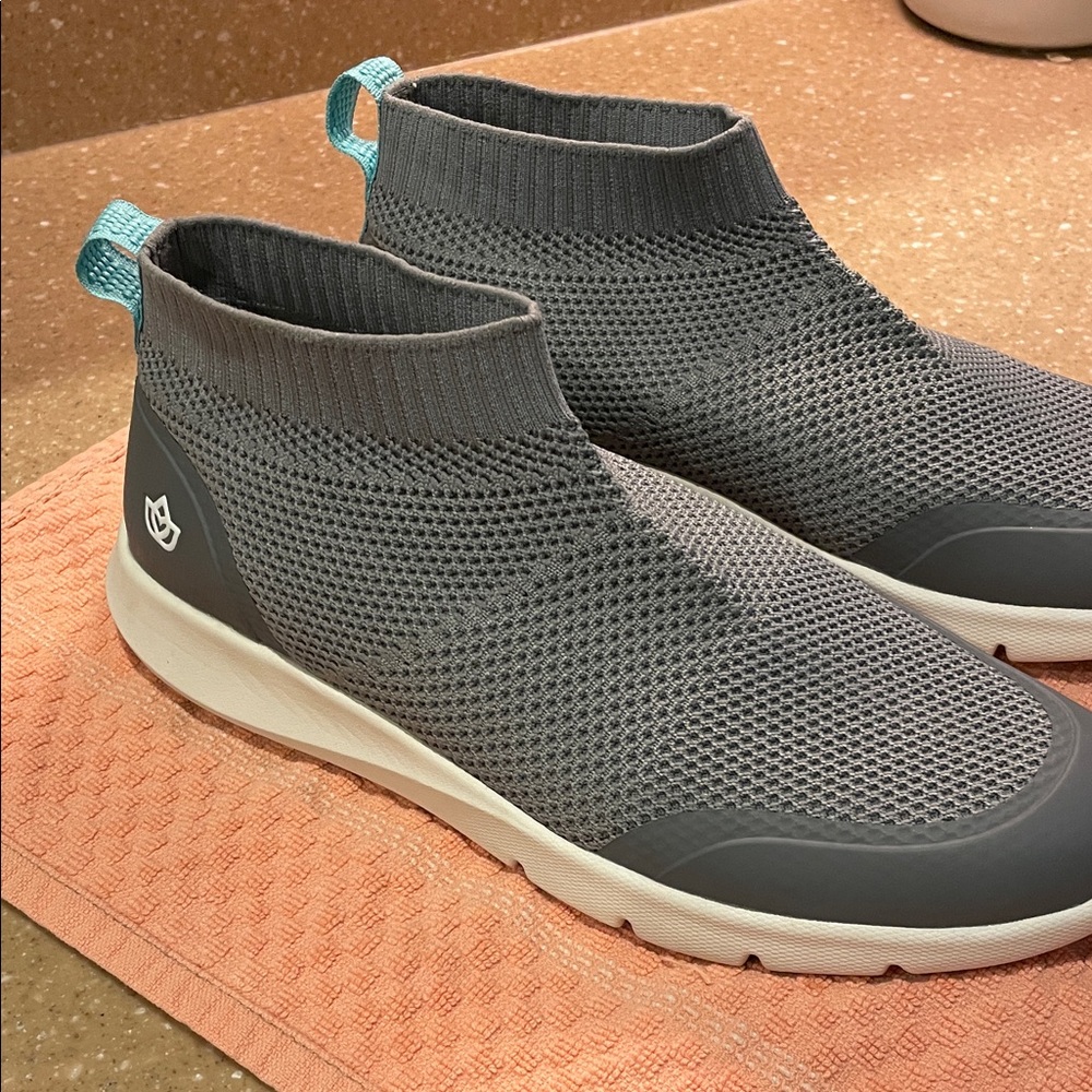 NEW, Spenco Yoga Stretch Orthotic Sneakers Light Gray